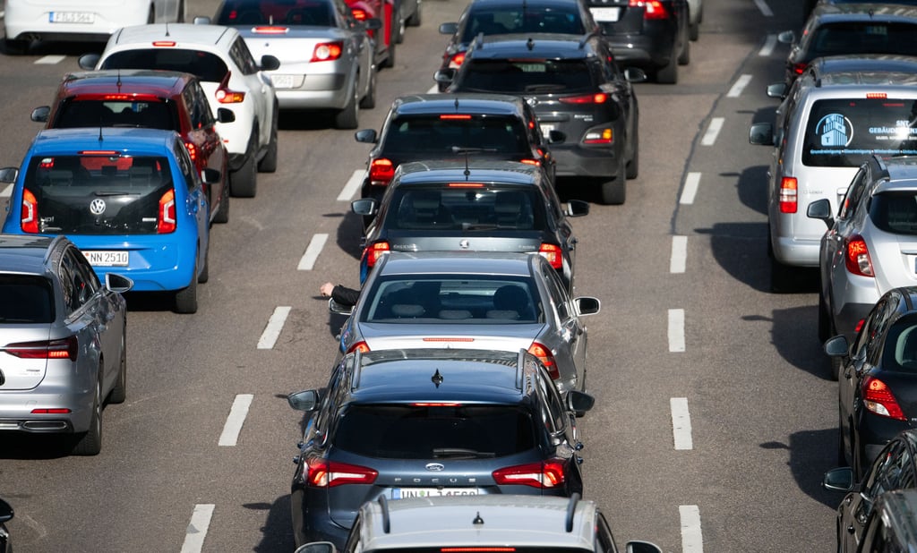 Nach einem Unfall auf der A9 im Burgenlandkreis hat sich der Verkehr in Fahrtrichtung Berlin am Dienstagmorgen über mehrere Kilometer gestaut (Symbolfoto).