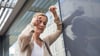 Bei Frauen kann sich ein Schlaganfall mit diffusen Symptomen wie Schwindel oder Verwirrtheit bemerkbar machen.