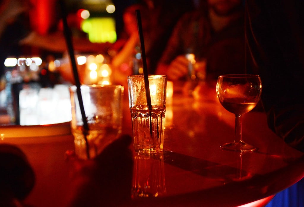 Expertin warnt: K.-o.-Tropfen und hochkonzentrierter Alkohol werden heimlich auch im Bekanntenkreis verabreicht. (Symbolbild)