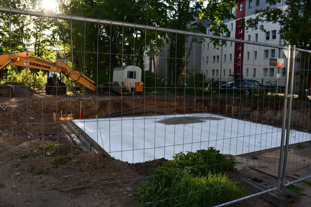 In Magdeburg wird eine neue Trafostation gebaut, die Fahrstrom für die Straßenbahn liefert.