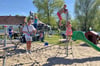 Auf dem neuen Spielplatz in Uchtdorf herrschte beim ersten Familienfest reges Treiben.