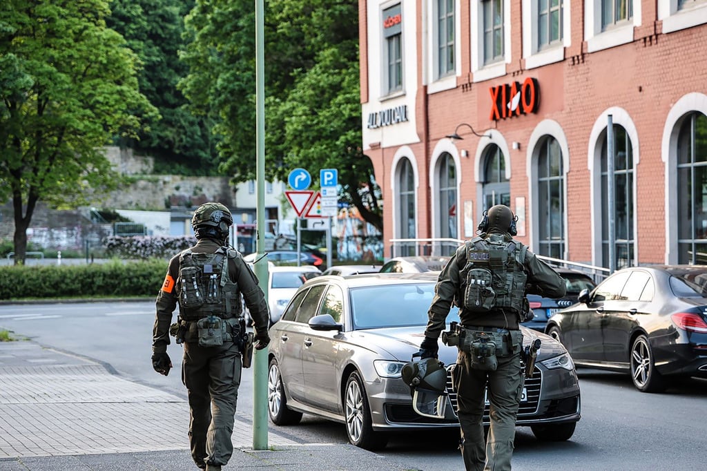 Eine Razzia gegen mutmaßliche Drogen- und Waffenhändler in vier Bundesländern hat auch ein Mehrfamilienhaus in Hagen in den Fokus genommen.
