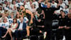 Musste früh verletzt raus - dennoch gewannen die Golden State Warriors den Auftakt gegen die Minnesota Timberwolves.