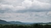 Wolken, Regen und frische Temperaturen versetzen dem Frühling am Mittwoch einen Dämpfer. (Archivbild)