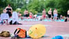 Wer seine Wertsachen im Freibad unbeaufsichtigt lässt, sollte wissen, dass die Hausratversicherung in der Regel nicht für einfache Diebstähle aufkommt.