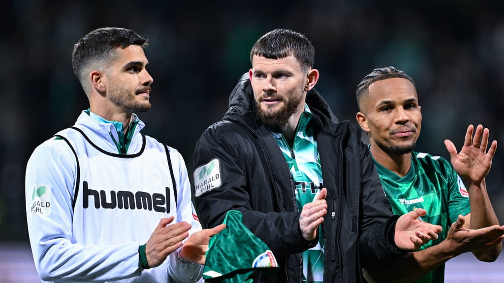 Adé, Werder, sagen André Silva und Oliver Burke (von links), Felix Agu (rechts) bleibt