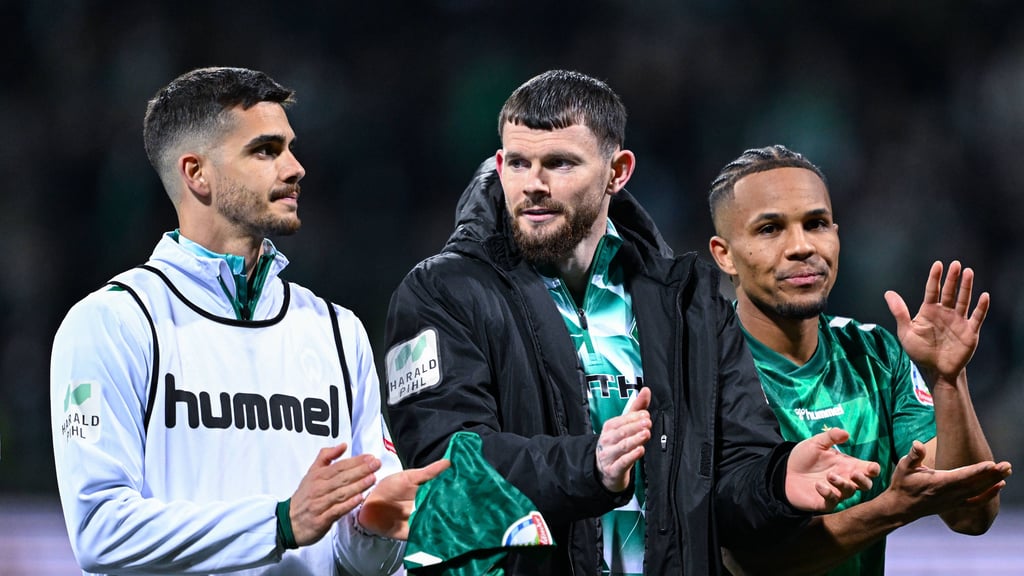 Adé, Werder, sagen André Silva und Oliver Burke (von links), Felix Agu (rechts) bleibt