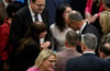Heidi Reichinnek (Linke) gratuliert Friedrich Merz (CDU) nach dessen Wahl zum Bundeskanzler.