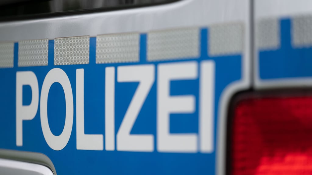 Magdeburg: Syrian sprays swastika on advertising column in the old town