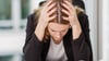 Wenn nichts mehr geht: Wer als Betroffene ständig versucht, „neurotypisch“ zu wirken, riskiert einen AuDHS-Burnout.