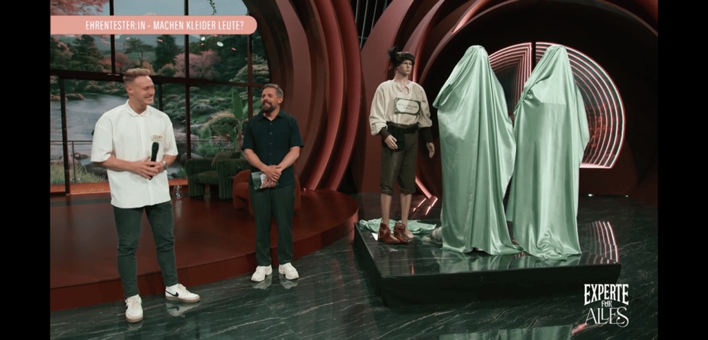 Florian Brückner und Klaas Heufer-Umlauf auf der Studiobühne von "Experte für alles".