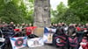 Mitglieder der russischen Rockergang haben den Garnisonsfriedhof in Dresden besucht.