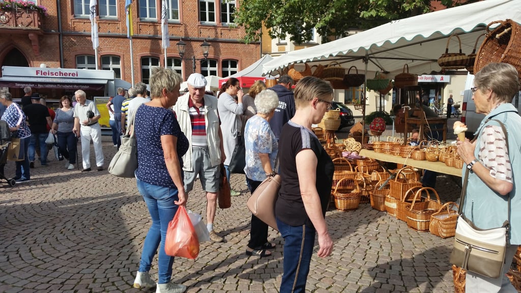 Der Feierabendmarkt soll andere Angebote feilhalten als der übliche Wochenmarkt.