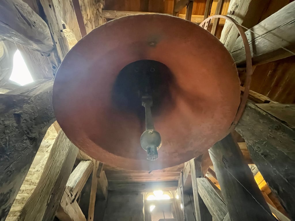 Die in die Jahre gekommenen Stahlglocken der St.-Johanniskirche in Bad Salzelmen sollen mit Bronzeglocken ausgetauscht werden. Eine der originalen Bronzeglocken von St. Johannis befindet sich aktuell noch in einer Kirche in Ostingersleben.