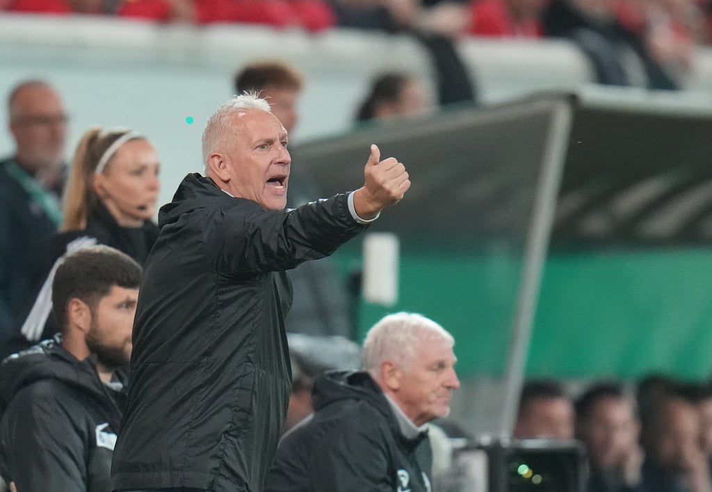 Offenbachs Trainer Christian Neidhart ist mehreren Medienberichten zufolge am Dienstag beim Training zusammengebrochen.