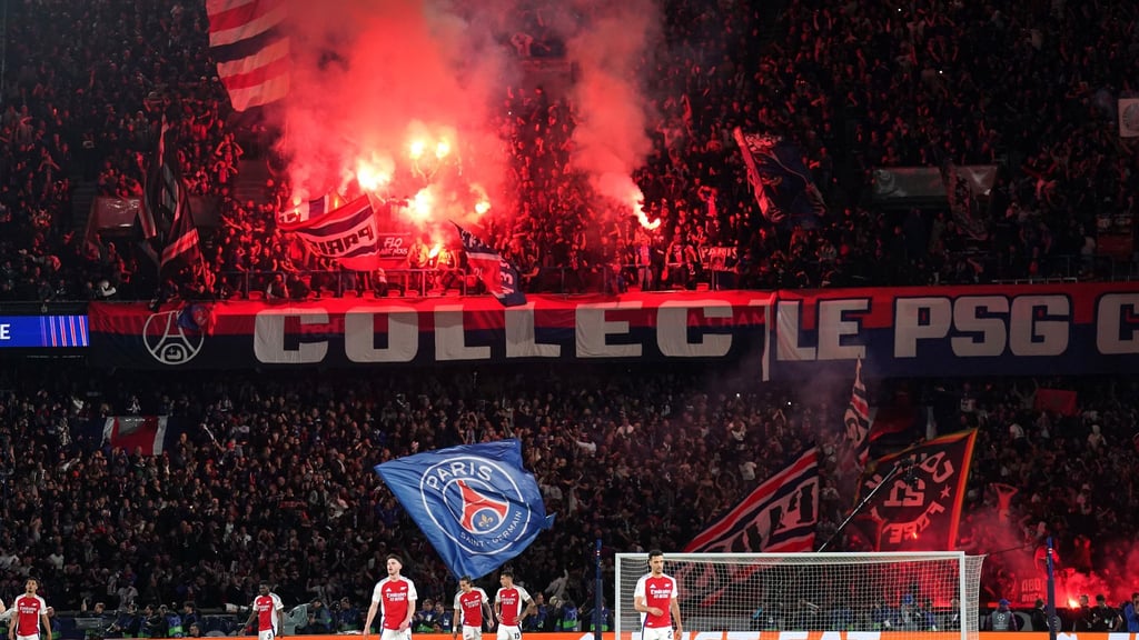 Die Fans von PSG feiern den Einzug ins Finale der Champions League.