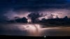 Sven Pollner fotografierte am Abend des 21. April nahe Strummendorf die Fallstreifen des aus einer Gewitterwolke fallenden Regens. 
