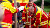 Die Hoymer Feuerwehrleute pflanzen eine Hopfenbuche auf dem Areal ihres Depots. Herausgefordert wurden sie dazu von den Sonneberger Kameraden über die sogenannte Baumpflanz-Challenge. 