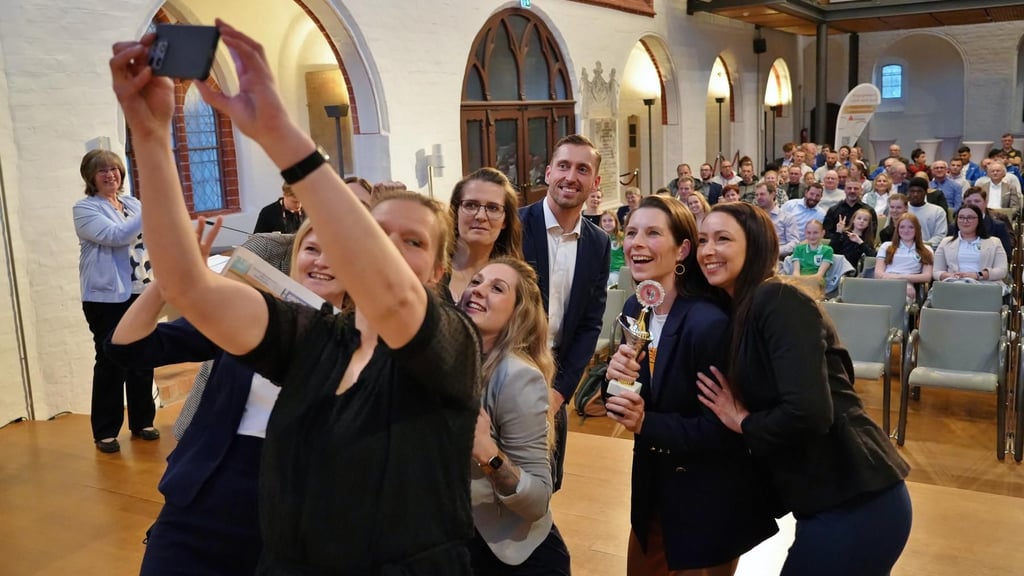 Die Volleyball-Frauen des Stendaler Volleyballvereins 1990 wurden 2025 bei der 30. Sportlerehrung ausgezeichnet.