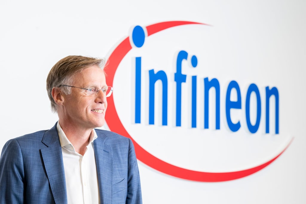 Infineon-Chef Jochen Hanebeck muss die Umsatzprognose wieder senken. (Archivbild)