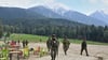 Indische Sicherheitskräfte inspizieren den Ort eines militanten Angriffs auf Touristen in Pahalgam im indisch kontrollierten Kaschmir.
