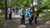 Roßlaus AfD-Ortsbürgermeister Laurent Nothdurft (mitte) hielt eine Rede im Rahmen der Gedenkveranstaltung zum 80. Jahrestages des Kriegsendes.