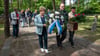 Roßlaus AfD-Ortsbürgermeister Laurent Nothdurft (mitte) hielt eine Rede im Rahmen der Gedenkveranstaltung zum 80. Jahrestages des Kriegsendes.