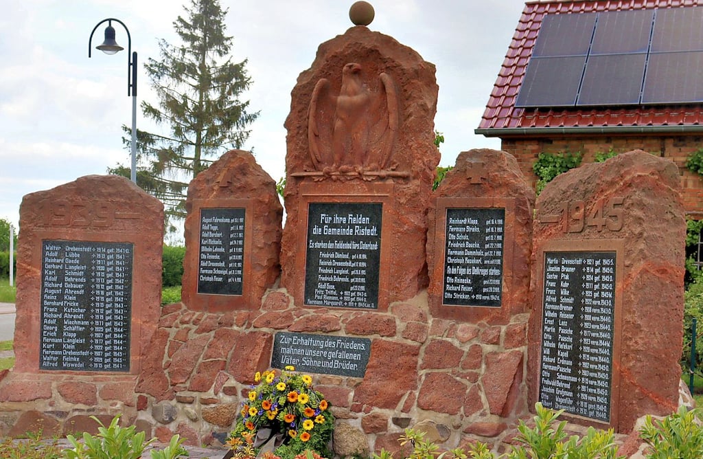 Das Denkmal in Ristedt erinnert an die Gefallenen.