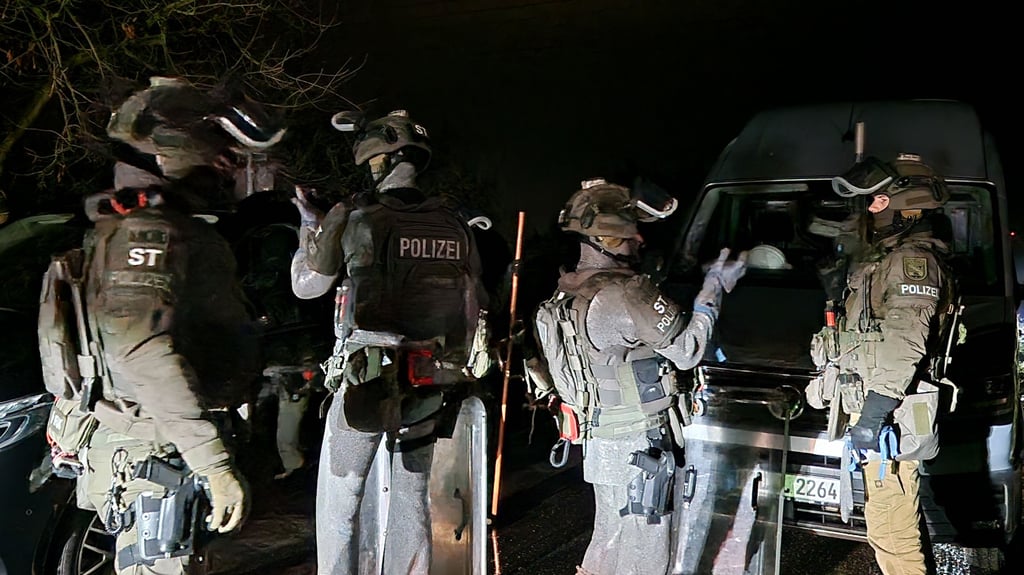 Ähnlich wie hier auf diesem Foto abgebildet, kam es in Wittenberg zu einem nächtlichen SEK-Einsatz.