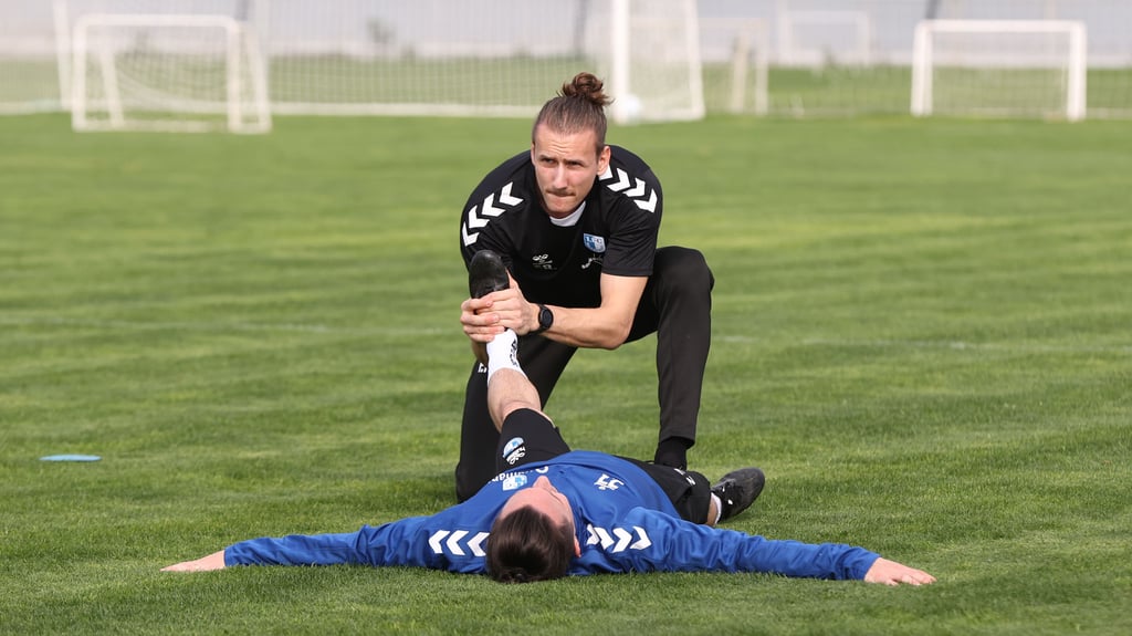 Ferdinand Renner und die Physiotherapeuten des FCM sind ganz nah dran am Team.