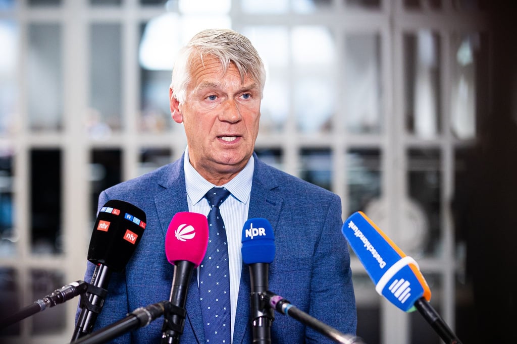 Der Landespolizeipräsident in Niedersachsen, Axel Brockmann, hat im Landtag über den aktuellen Stand der Ermittlungen nach den tödlichen Schüssen in Oldenburg informiert.