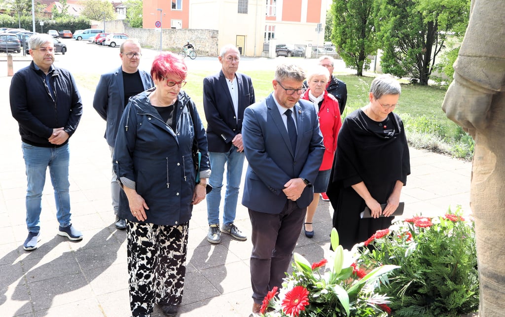 Dem Kriegsende vor 80 Jahren ist heute in Schönebeck gedacht worden.