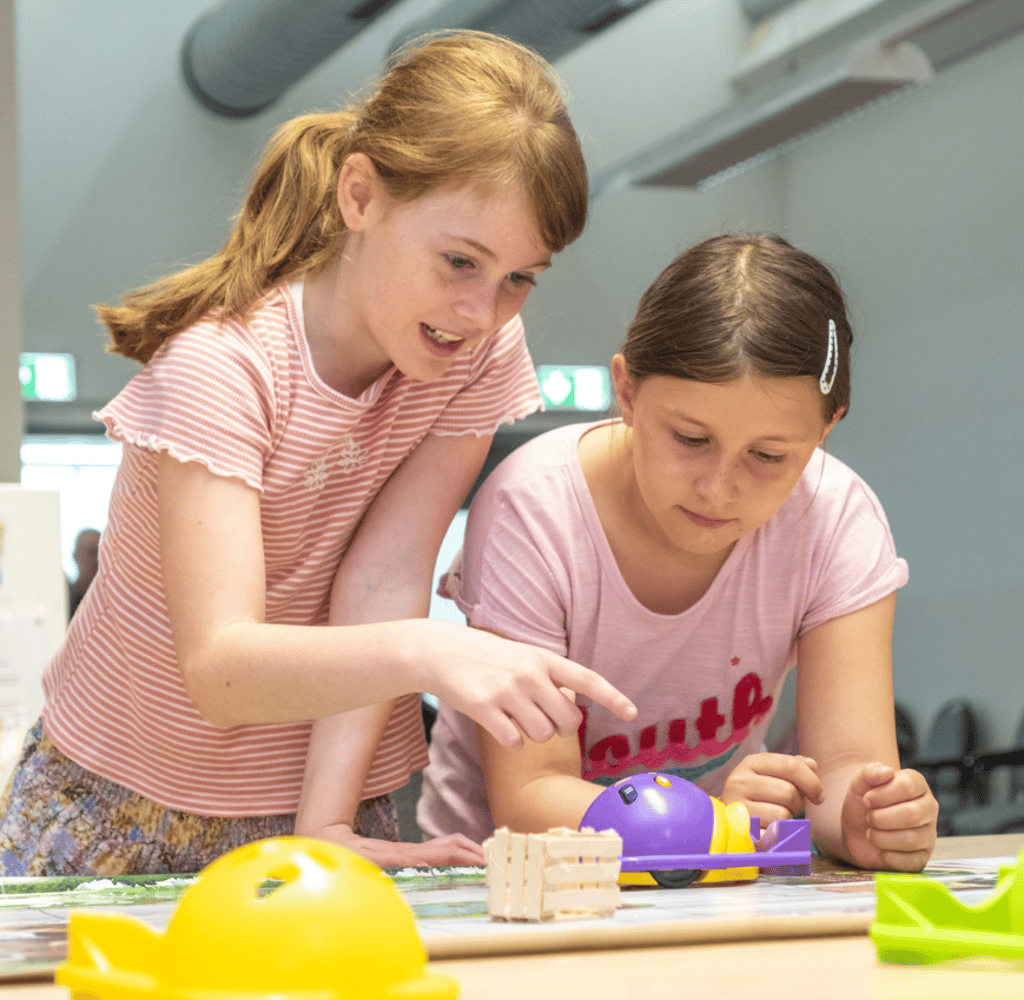 Bald startet wieder die Kinderuni an der Martin-Luther-Universität in Halle. Bei vergangenen Veranstaltungen konnten sich Juniorstudenten in Sachen Informatik ausprobieren.