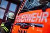 In Weißenfels im Burgenlandkreis musste die Feuerwehr am Mittwochabend wegen eines brennenden Pkws an der Stadthalle ausrücken (Symbolfoto).