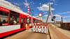 Die Straßenbahn darf die Berliner Brücke weiterhin passieren. Dafür öffnet sich eigens eine Schranke. Alle anderen müssen umdrehen.