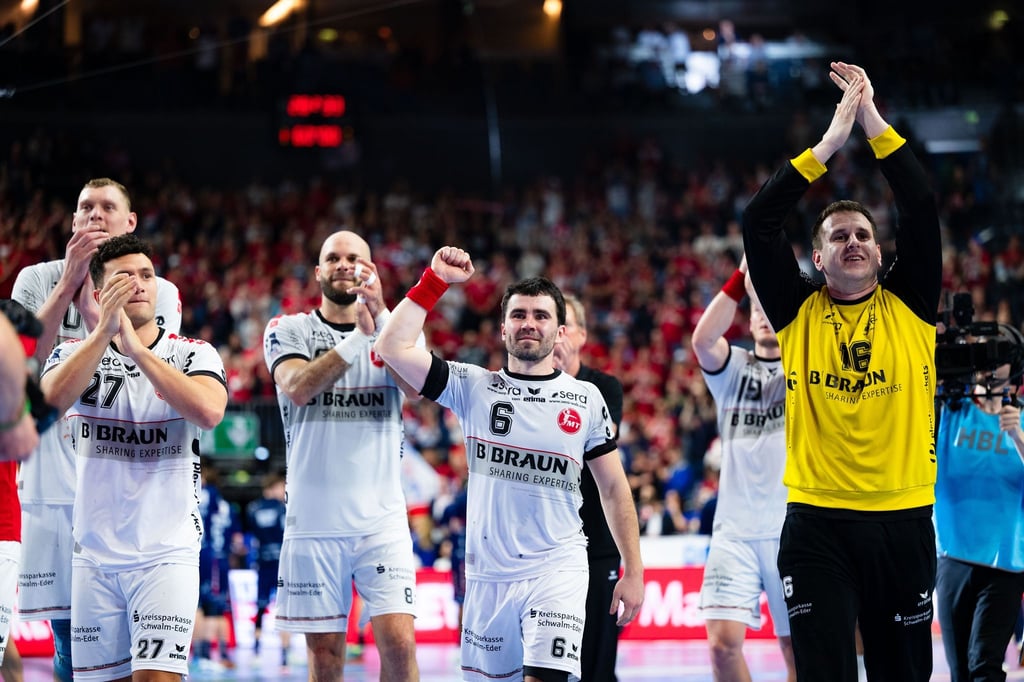 Sindre Aho (l) geht zur TSV Hannover-Burgdorf.