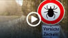 Teils wird mit Schildern in Waldgebieten vor Zecken gewarnt.