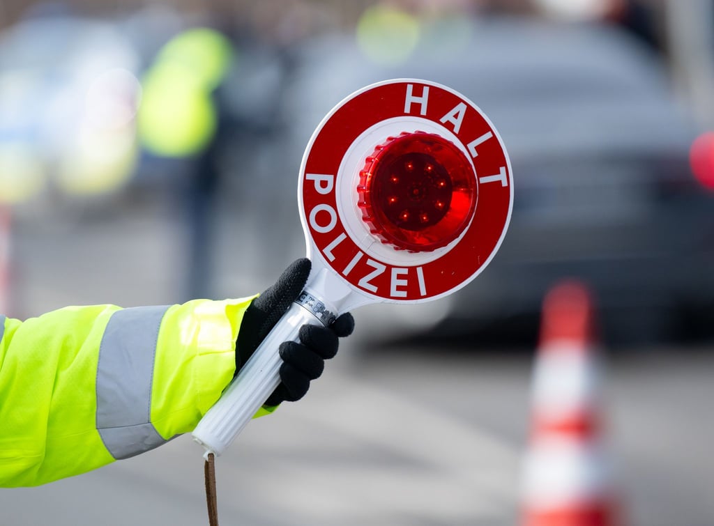 Die Polizei hat einen Mann in Berlin-Schöneberg kontrolliert. (Symbolbild)