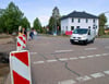 Der Schulweg führt über die Bundesstraße in Möser. 