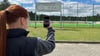Das kostenslose WLAN am Haldensleber Waldstadion wird getestet. 