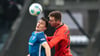 Martijn Kaars vom 1. FC Magdeburg im Duell mit Tjark Scheller vom SC Paderborn beim Hinspiel im Dezember 2024.