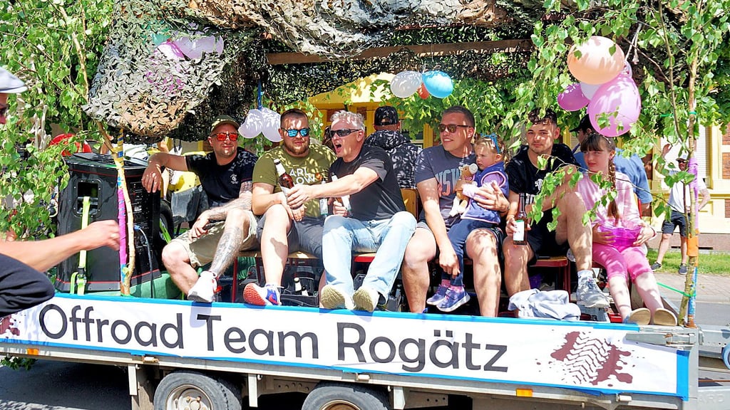 Ausgelassene Stimmung herrschte beim großen Festumzug im vergangenen Jahr nicht nur beim „Offroad Team“.