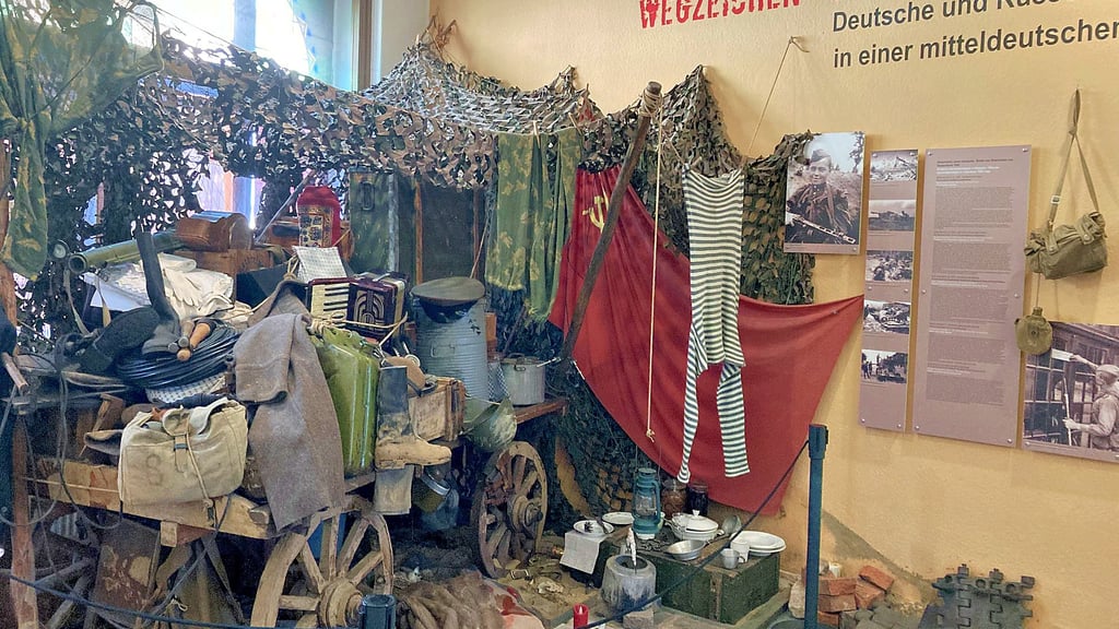 Mit Deutschen und Russen in Mitteldeutschland befasst sich die Dauerausstellung „Wegzeichen – Zeitzeichen“ im Haus der Alltagsgeschichte in Wittenberg. In dem Museum wurde jetzt an den 8. Mai 1945 erinnert.