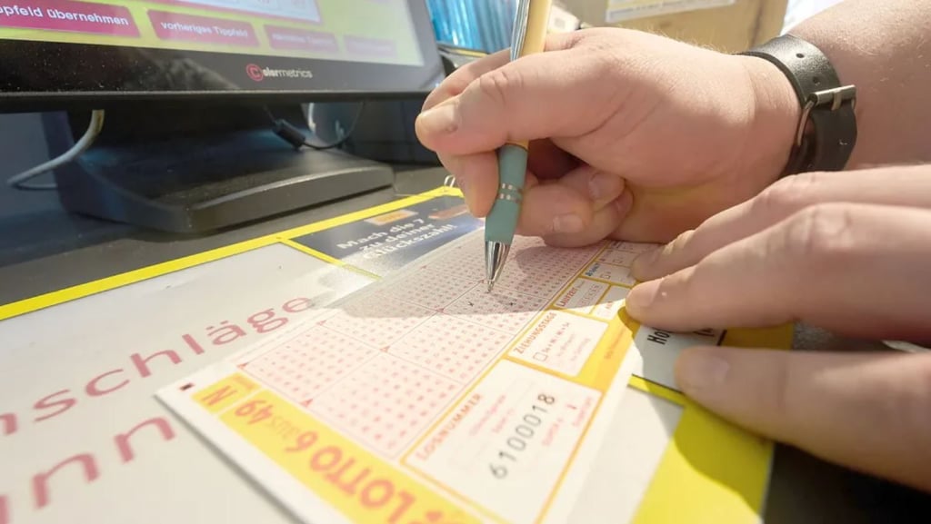 Ein Lotto-Spieler aus Dessau-Roßlau hat bei dem Spiel "Super 6" gewonnen.