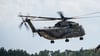 Dieser Hubschrauber startet am Mittwoch in Holzdorf, überfliegt Wittenberg und kehrt wenig später wieder zurück.