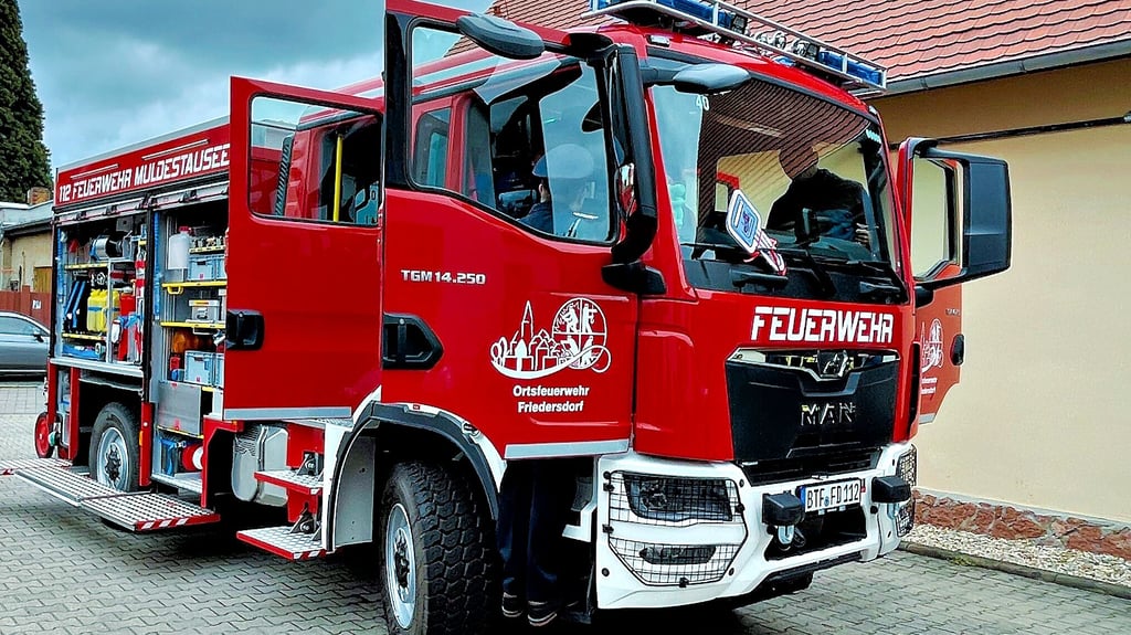 Dieses neue Kraftpaket wurde jetzt von der Ortsfeuerwehr Friedersdorf in Dienst gestellt. Es löst einen wahren Oldie ab.