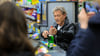 Peter Maffay hatte Spaß an der Kasse.