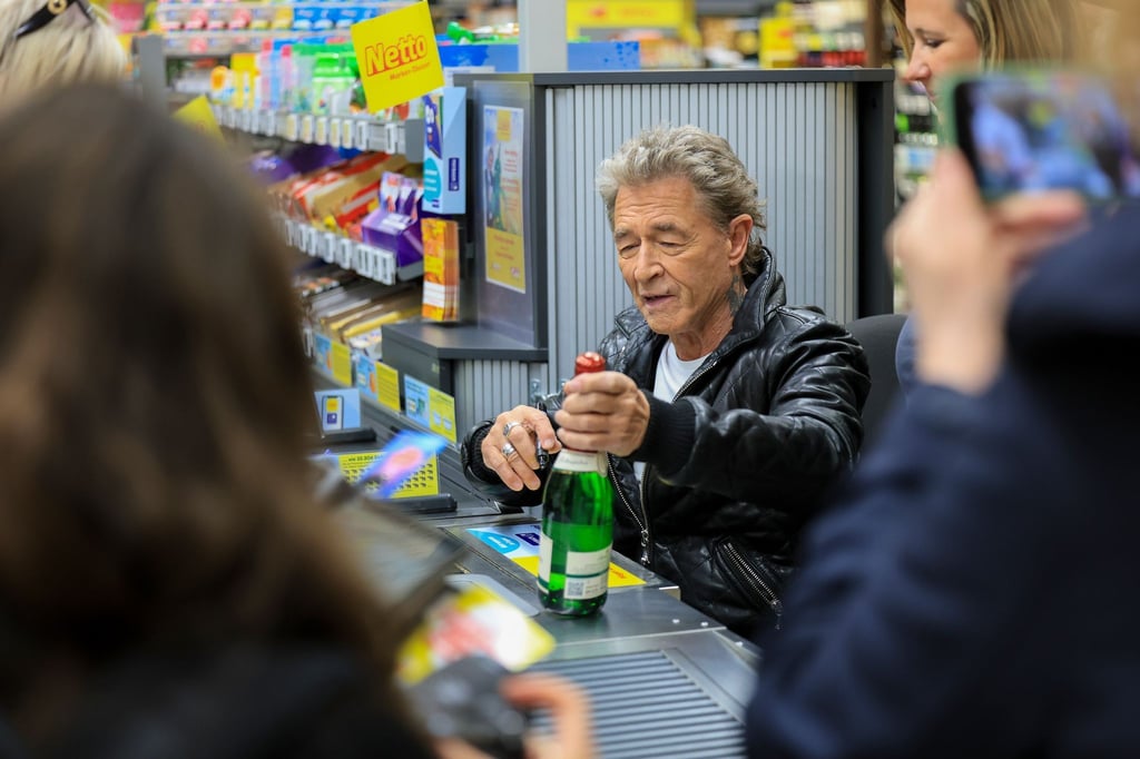 Peter Maffay hatte Spaß an der Kasse.
