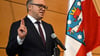 Die Zustimmung für die von Ministerpräsident Mario Voigt (CDU) geführte Koalition aus CDU, BSW und SPD geht laut einer Umfrage zurück. (Archivbild)
