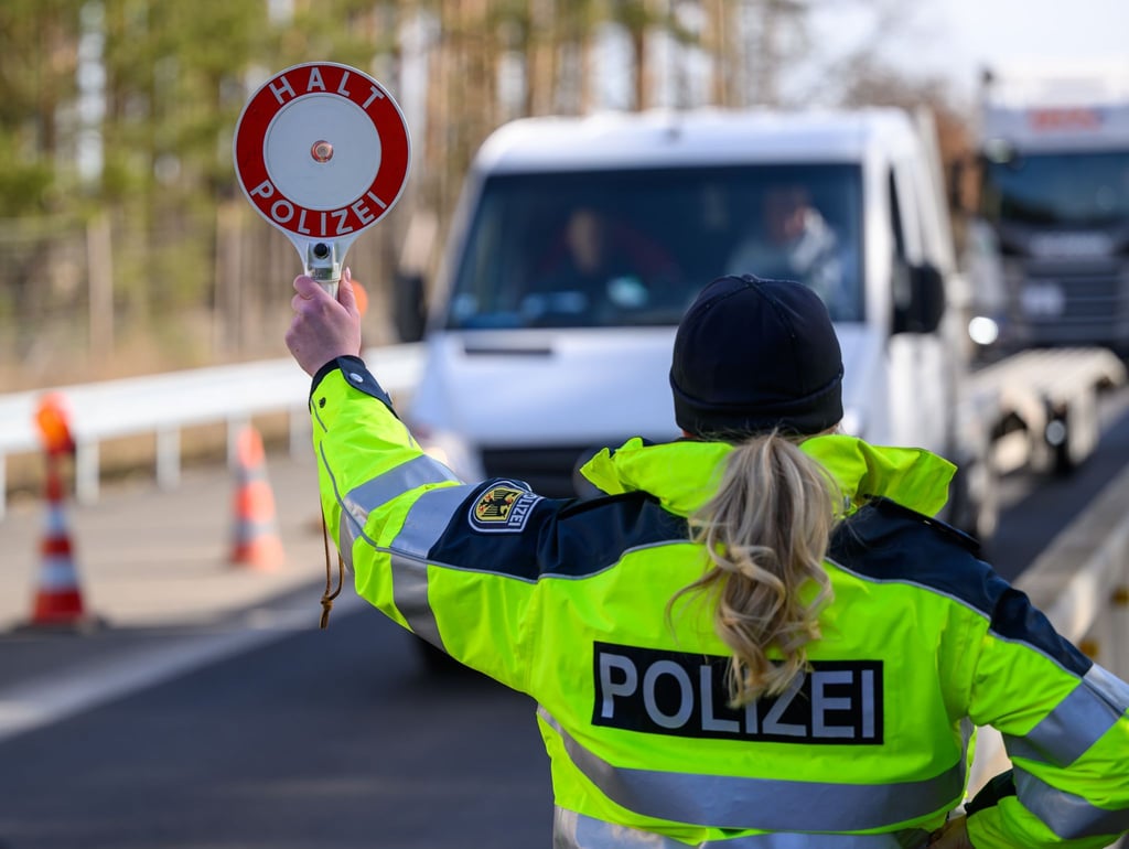 An der Grenze zu Polen finden seit Monaten wieder feste Grenzkontrollen statt. (Archivbild)